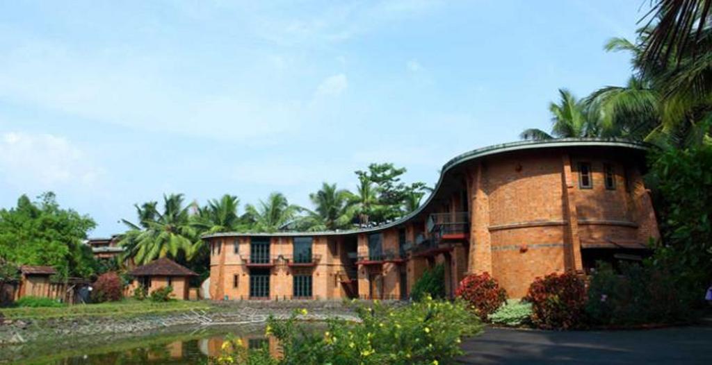 Bth Sarovaram Kochi Extérieur photo