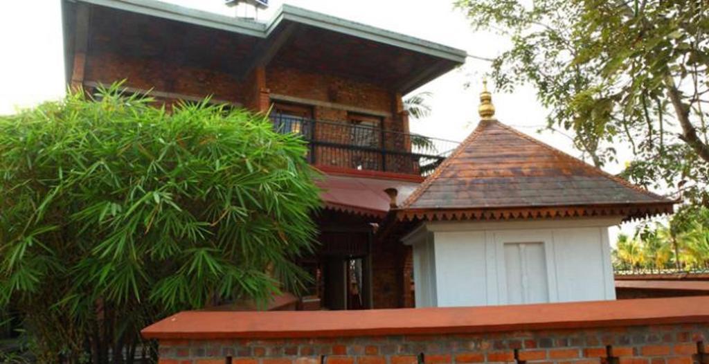 Bth Sarovaram Kochi Extérieur photo