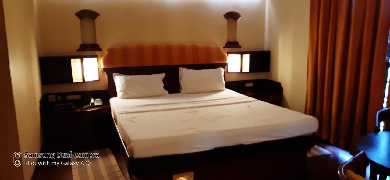 Bth Sarovaram Kochi Extérieur photo