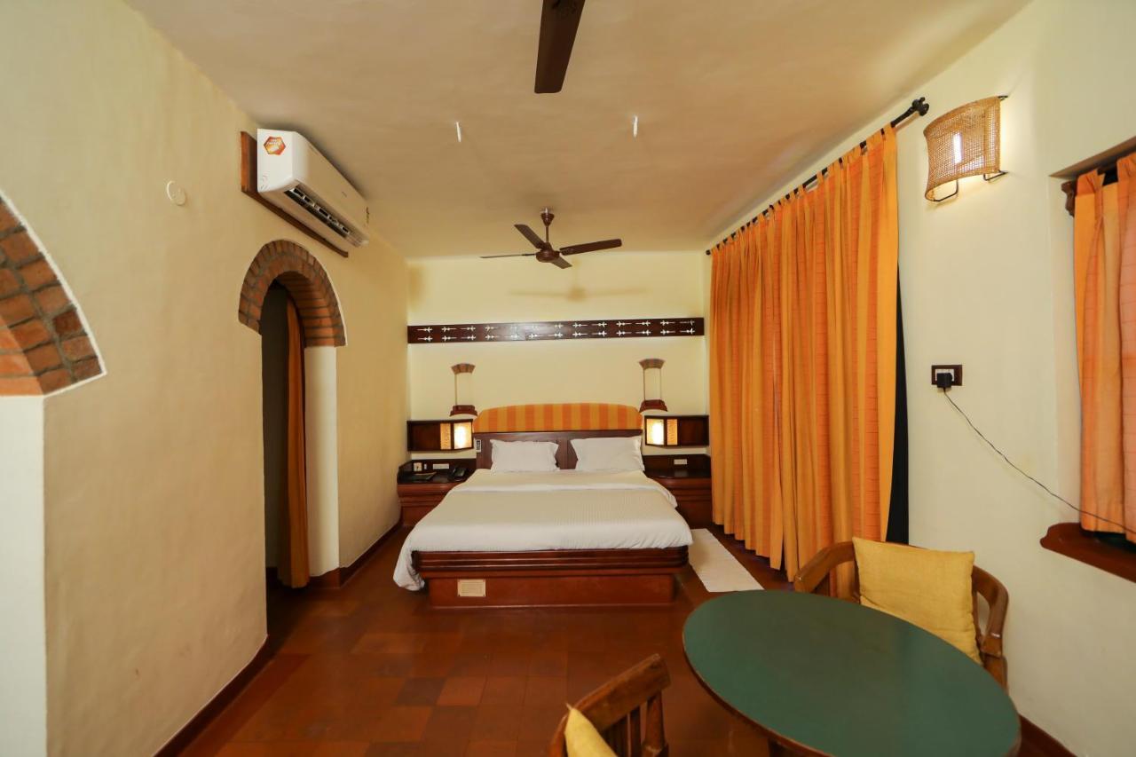 Bth Sarovaram Kochi Extérieur photo